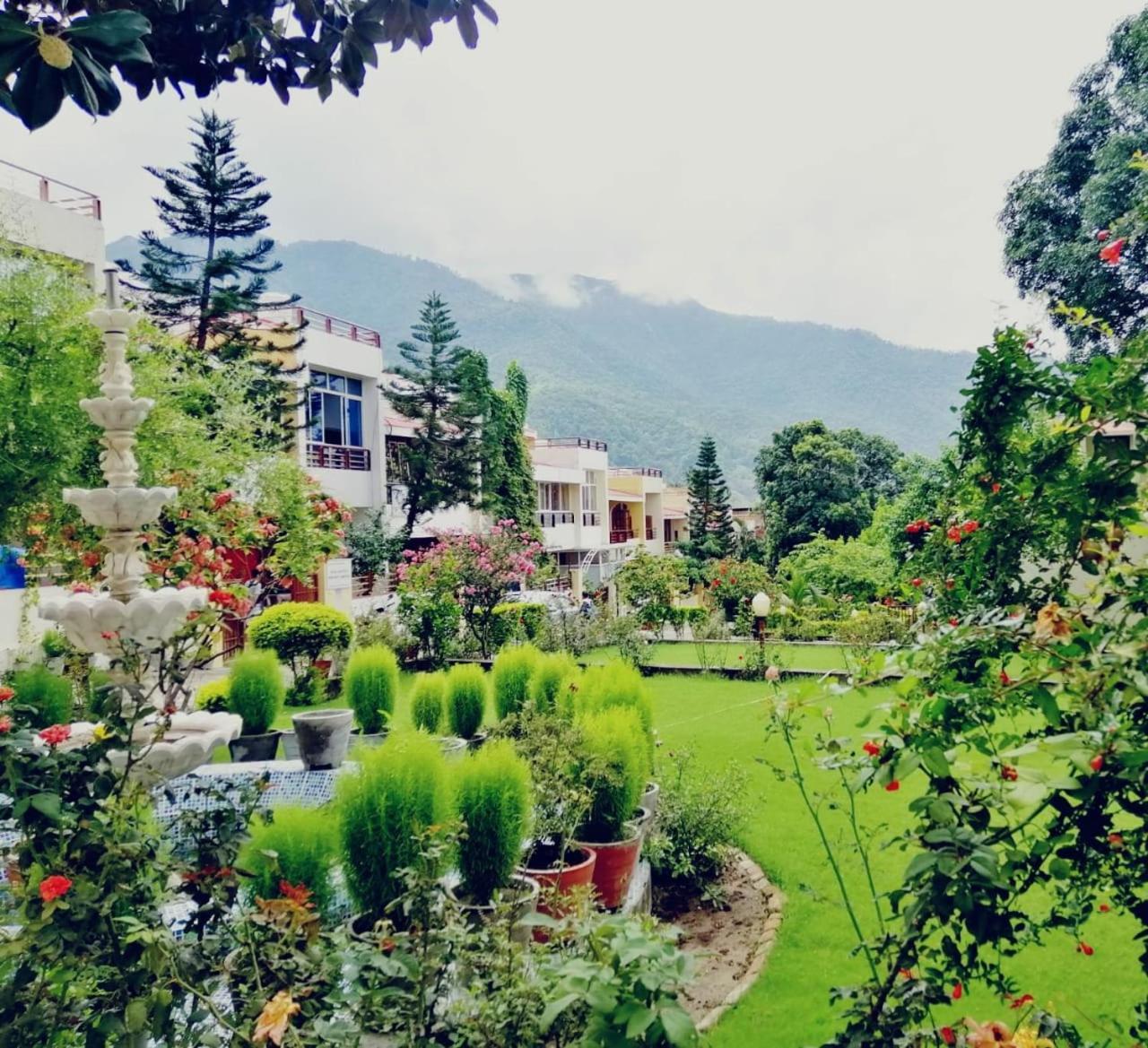 Ganga Vatika Boutique Hotel, リシケーシュ エクステリア 写真